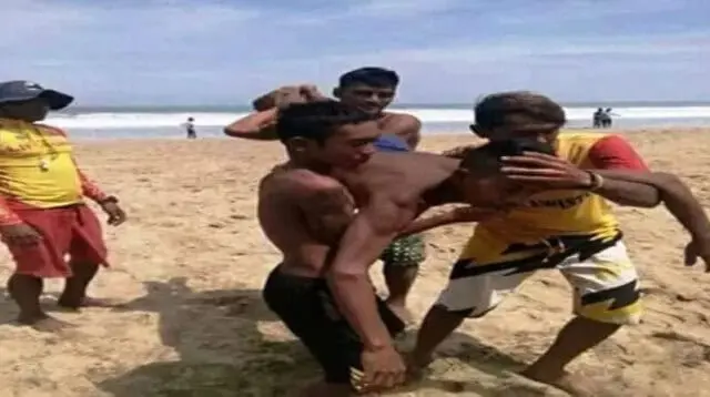 Dua Wisatawan Asal Bekasi Nyaris Tewas Terseret Ombak di Pantai Muara Genteng Lebak Dua Wisatawan Asal Bekasi Nyaris Tewas Terseret Ombak di Pantai Muara Genteng Lebak