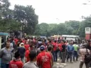 Pedagang Pasar Induk Tanah Tinggi Gelar Unjuk Rasa ke Pihak Manajemen Pedagang Pasar Induk Tanah Tinggi Gelar Unjuk Rasa ke Pihak Manajemen