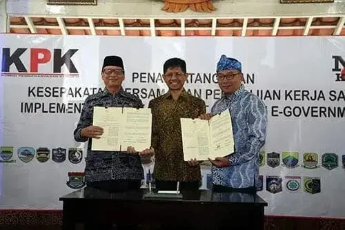 Pemprov Banten MoU Aplikasi Smart City dengan Pemkot Bandung Pemprov Banten MoU Aplikasi Smart City dengan Pemkot Bandung