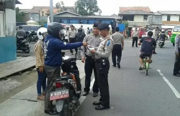Gelar Operasi Zebra Jaya 2017, Polsek Karawaci Amankan 27 Surat Tilang Gelar Operasi Zebra Jaya 2017, Polsek Karawaci Amankan 27 Surat Tilang