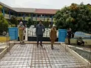 Atas Usulan Warga dan Dukungan Anggota DPRD, Kini Depan SDN Jurumudi Baru Dibangun Jembatan Beton Atas Usulan Warga dan Dukungan Anggota DPRD, Kini Depan SDN Jurumudi Baru Dibangun Jembatan Beton