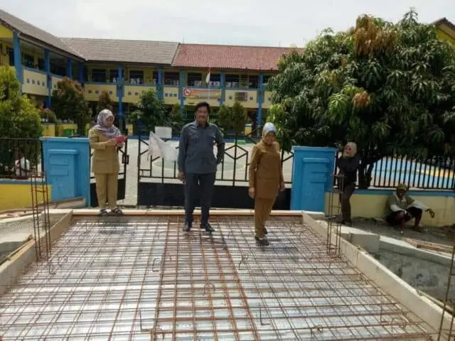 Atas Usulan Warga dan Dukungan Anggota DPRD, Kini Depan SDN Jurumudi Baru Dibangun Jembatan Beton Atas Usulan Warga dan Dukungan Anggota DPRD, Kini Depan SDN Jurumudi Baru Dibangun Jembatan Beton
