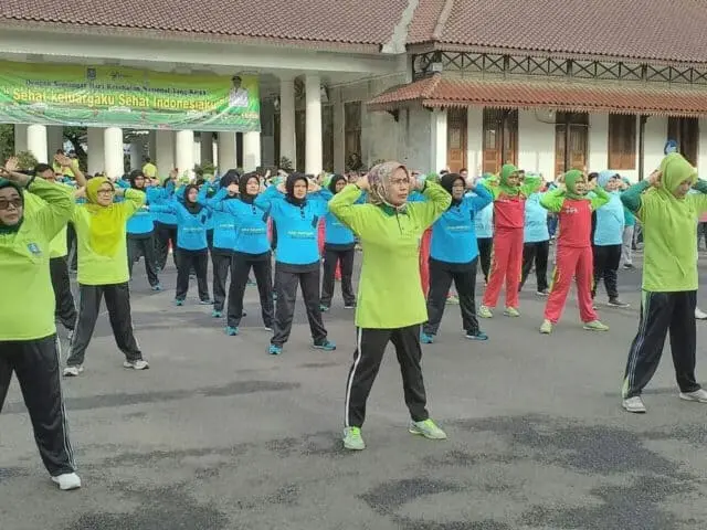 Bupati Serang Ajak Masyarakat Jalani Pola Hidup Sehat Bupati Serang Ajak Masyarakat Jalani Pola Hidup Sehat