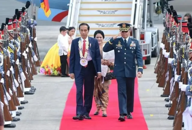 Tiba di Filipina, Presiden Jokowi Hadiri KTT ASEAN di Manila Tiba di Filipina, Presiden Jokowi Hadiri KTT ASEAN di Manila
