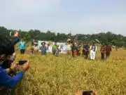 Benyamin Davnie Buka Pesta Panen Lembah Hijau Benyamin Davnie Buka Pesta Panen Lembah Hijau