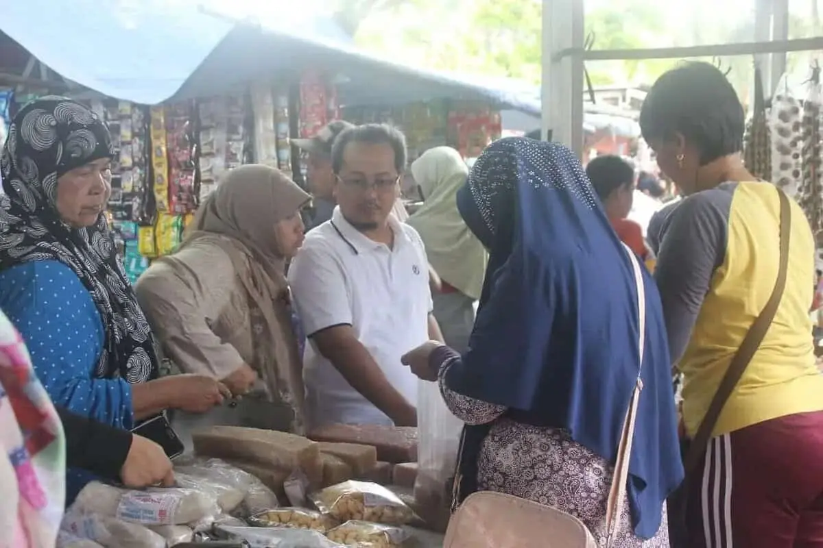 Blusukan ke Pasar Tradisional, Yhannu Belanja Makanan Khas Kota Serang