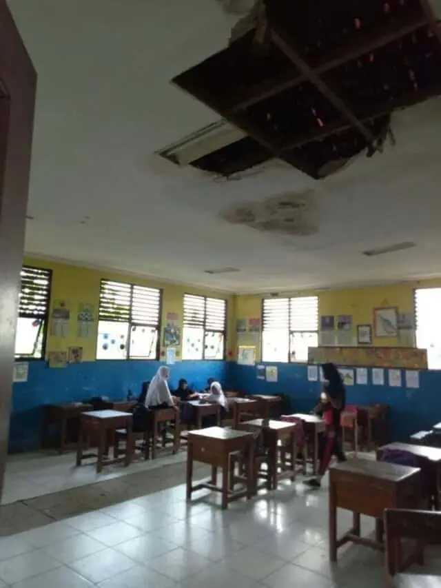 Bangunan SDN Belendung Tengah 3 Ironis di Tengah Anggaran Pendidikan Besar Bangunan SDN Belendung Tengah 3 Ironis di Tengah Anggaran Pendidikan Besar