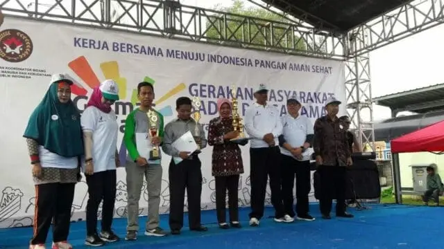 BPOM Banten Beri Sertifikat Keamanan Pangan Kantin Sekolah Tingkat Provinsi Kepada SDN Jurumudi Baru BPOM Banten Beri Sertifikat Keamanan Pangan Kantin Sekolah Tingkat Provinsi Kepada SDN Jurumudi Baru
