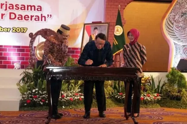 Gubernur Banten dan Provinsi Jatim Teken MOU Kerja Sama Pembangunan Ekonomi Gubernur Banten dan Provinsi Jatim Teken MOU Kerja Sama Pembangunan Ekonomi