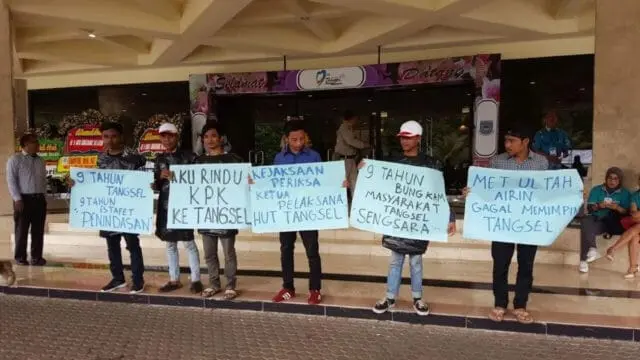 HUT ke-9, Demonstran Nilai Airin Gagal Pimpin Kota Tangerang Selatan HUT ke-9, Demonstran Nilai Airin Gagal Pimpin Kota Tangerang Selatan
