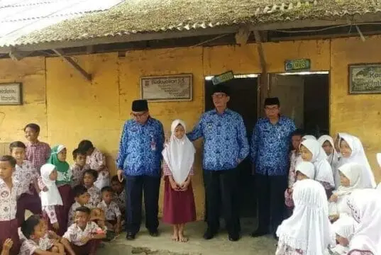 Wahidin Halim Janji Perjuangkan Kesejahteraan Guru Honorer Wahidin Halim Janji Perjuangkan Kesejahteraan Guru Honorer