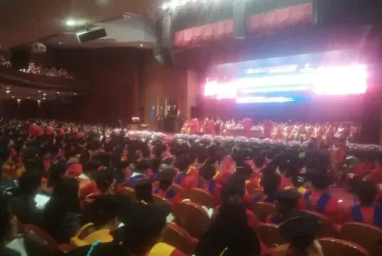 Mochtar Riady: Wisudawan UPH Jangan Pernah Berhenti Belajar dan Sensitif Terhadap Perubahan Teknologi Mochtar Riady: Wisudawan UPH Jangan Pernah Berhenti Belajar dan Sensitif Terhadap Perubahan Teknologi