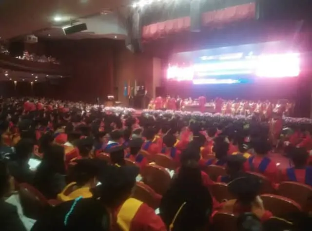 Mochtar Riady: Wisudawan UPH Jangan Pernah Berhenti Belajar dan Sensitif Terhadap Perubahan Teknologi Mochtar Riady: Wisudawan UPH Jangan Pernah Berhenti Belajar dan Sensitif Terhadap Perubahan Teknologi