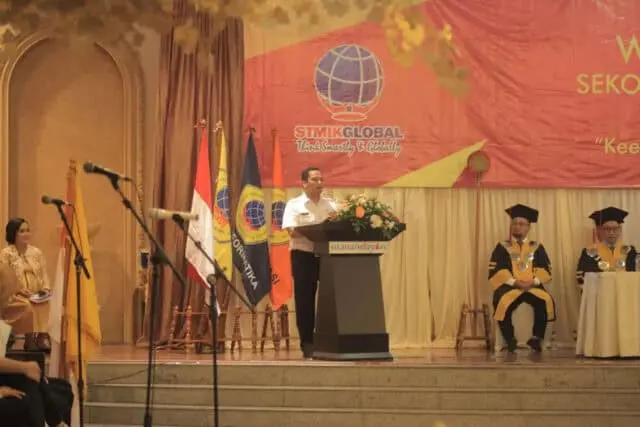 Wali Kota Tangerang Minta Wisudawan Lebih Melek Teknologi Wali Kota Tangerang Minta Wisudawan Lebih Melek Teknologi