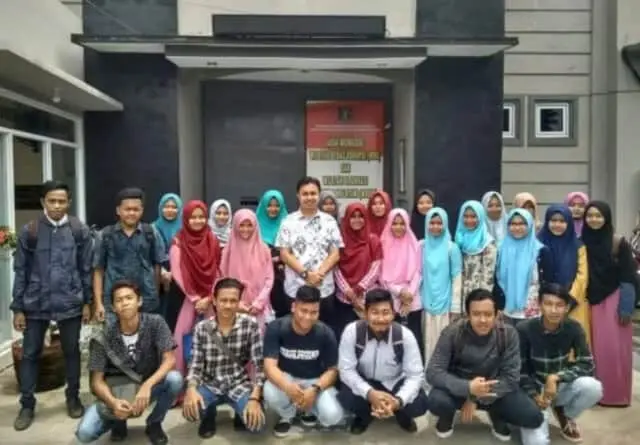Mahasiswa Kampus La Tansa Mashiro Diajarkan Bahasa Inggris Oleh Kepala Rutan Rangkasbitung Mahasiswa Kampus La Tansa Mashiro Diajarkan Bahasa Inggris Oleh Kepala Rutan Rangkasbitung