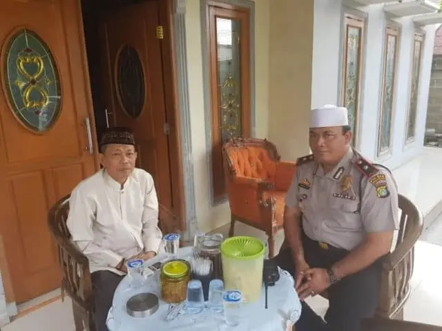 Ciptakan Kondisi Lingkungan yang Aman, Kapolsek Neglasari Sambangi Tokoh Masyarakat Ciptakan Kondisi Lingkungan yang Aman, Kapolsek Neglasari Sambangi Tokoh Masyarakat