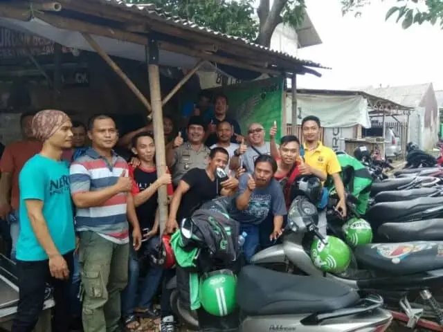 Polisi Tangerang Ajak Pengendara Ojek Online Taati Rambu Lalu Lintas Polisi Tangerang Ajak Pengendara Ojek Online Taati Rambu Lalu Lintas