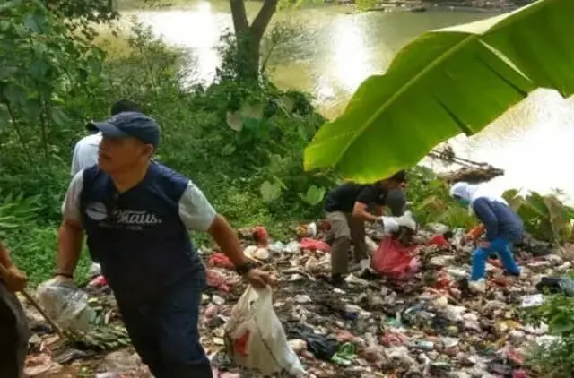 Bupati Lebak Ngamuk Lihat Tumpukan Sampah di Pinggir Sungai Ciujung Bupati Lebak Ngamuk Lihat Tumpukan Sampah di Pinggir Sungai Ciujung