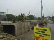 Musim Hujan Tiba, Pemkot Tangerang Konsentrasi Bangun Turap Musim Hujan Tiba, Pemkot Tangerang Konsentrasi Bangun Turap