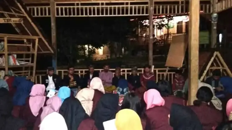 Mahasiswa Untirta Berburu Cerita Rakyat di Desa Adat Cibadak