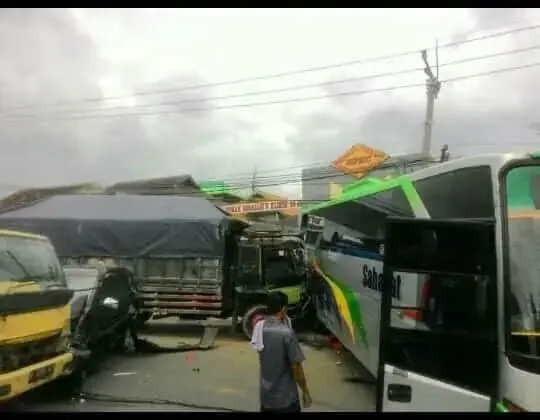 Kronologi Truk Bermuatan Pasir ‘Nyelonong’ Tabrak Bus dan Tewaskan Pelajar di Flyover Balaraja Kronologi Truk Bermuatan Pasir ‘Nyelonong’ Tabrak Bus dan Tewaskan Pelajar di Flyover Balaraja