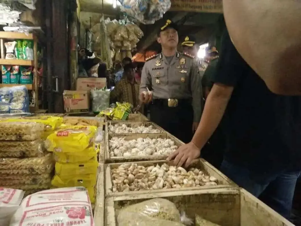 Polisi Sidak Pasar Anyar, Penimbun Akan Ditindak Tegas Polisi Sidak Pasar Anyar, Penimbun Akan Ditindak Tegas