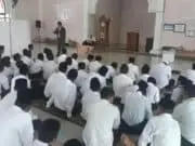 Penulis Novel Lost In Pesantren Berbagi Pengalaman dan Motivasi di Ponpes Daarul Ishlah