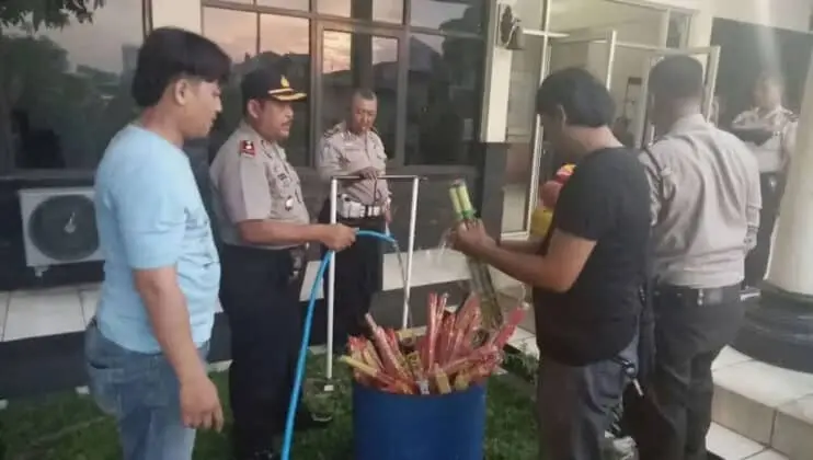 Polsek Karawaci Razia Petasan dan Kembang Api