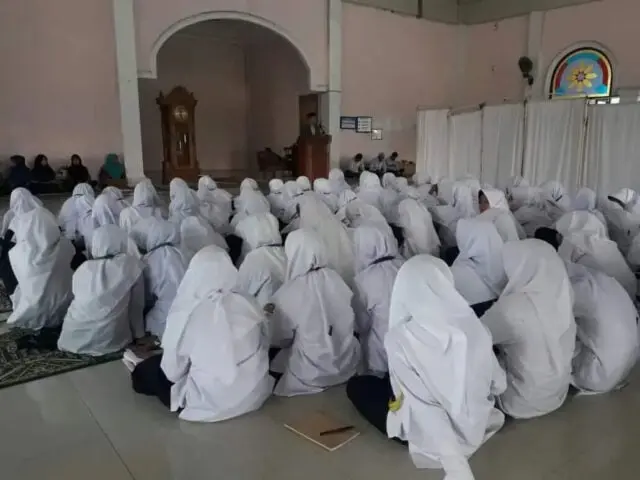 Kuliah Etiket Jelang Liburan Sebagai Bekal Santri Ponpes Daarul Ishlah di Tengah Masyarakat Kuliah Etiket Jelang Liburan Sebagai Bekal Santri Ponpes Daarul Ishlah di Tengah Masyarakat
