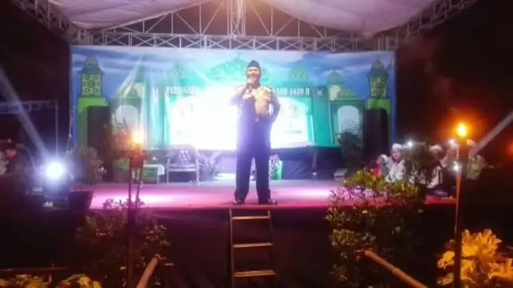 Di Atas Panggung PHBI Maulid Nabi Muhammad SAW, Kapolsek Karawaci Sampaikan Bahaya Narkoba