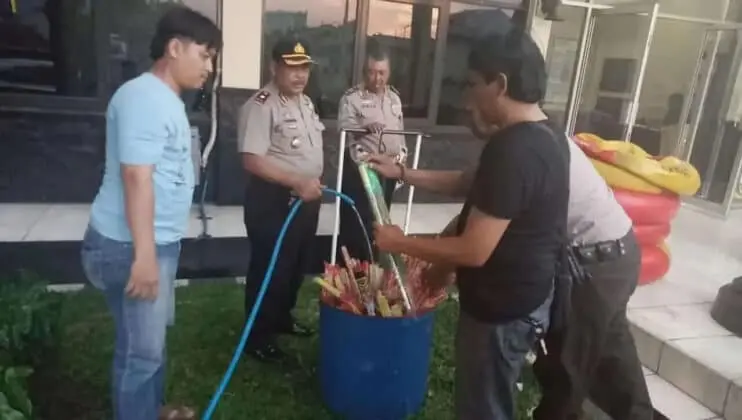 Polsek Karawaci Razia Petasan dan Kembang Api