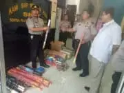 Polsek Karawaci Razia Petasan dan Kembang Api Polsek Karawaci Razia Petasan dan Kembang Api