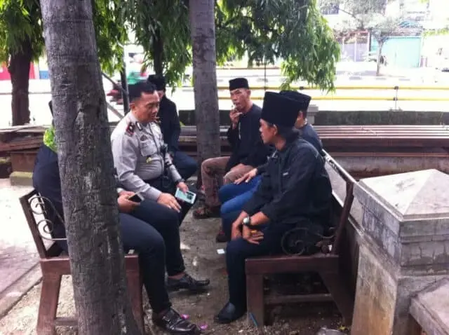 Kapolsek Ciledug Ajak Masyarakat Perkuat Kebersamaan dan Junjung Toleransi Kapolsek Ciledug Ajak Masyarakat Perkuat Kebersamaan dan Junjung Toleransi