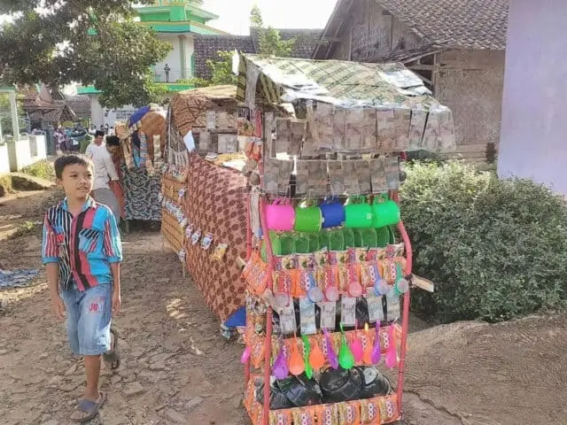 Pawai Panjang Mulud Dalam Rangka Memperingati Maulid Nabi Pawai Panjang Mulud Dalam Rangka Memperingati Maulid Nabi