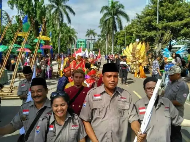 FPK Tampilkan 50 Pakaian Adat dan Deklarasikan Persatuan FPK Tampilkan 50 Pakaian Adat dan Deklarasikan Persatuan