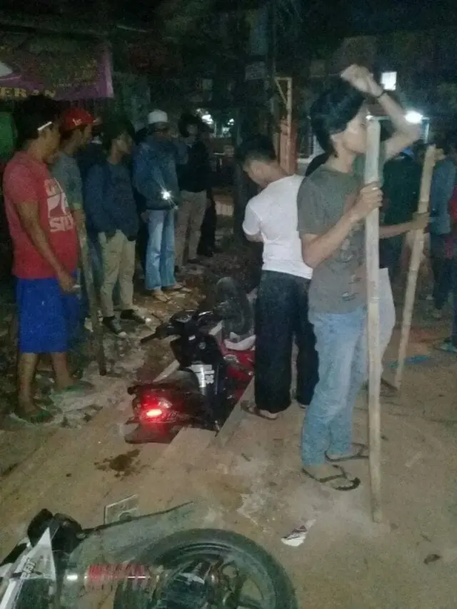Terjadi Lagi, Gangster Motor Bersenjata Tajam Serang Warga Pondok Aren Terjadi Lagi, Gangster Motor Bersenjata Tajam Serang Warga Pondok Aren
