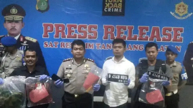 Satreskrim Polres Tangerang Selatan Tangkap Dua Pelaku Pembunuhan Sadis Siti Nurhayati Satreskrim Polres Tangerang Selatan Tangkap Dua Pelaku Pembunuhan Sadis Siti Nurhayati