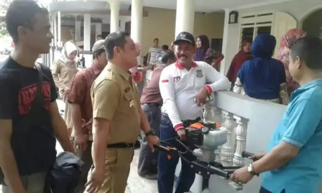 Lurah Belendung Sosialisasikan Kampung Iklim, Ajak Warga Buat Biopori Lurah Belendung Sosialisasikan Kampung Iklim, Ajak Warga Buat Biopori