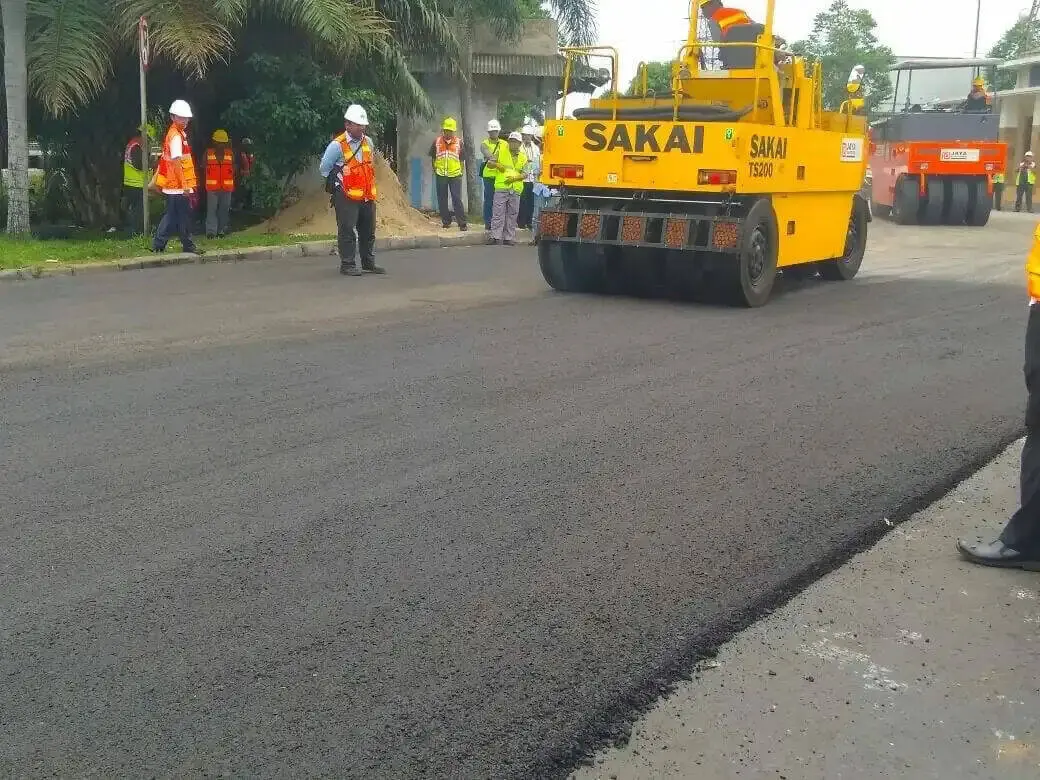 Jasa Marga Lakukan Penggunaan Aspal Plastik di Tol Tangerang-Merak Jasa Marga Lakukan Penggunaan Aspal Plastik di Tol Tangerang-Merak
