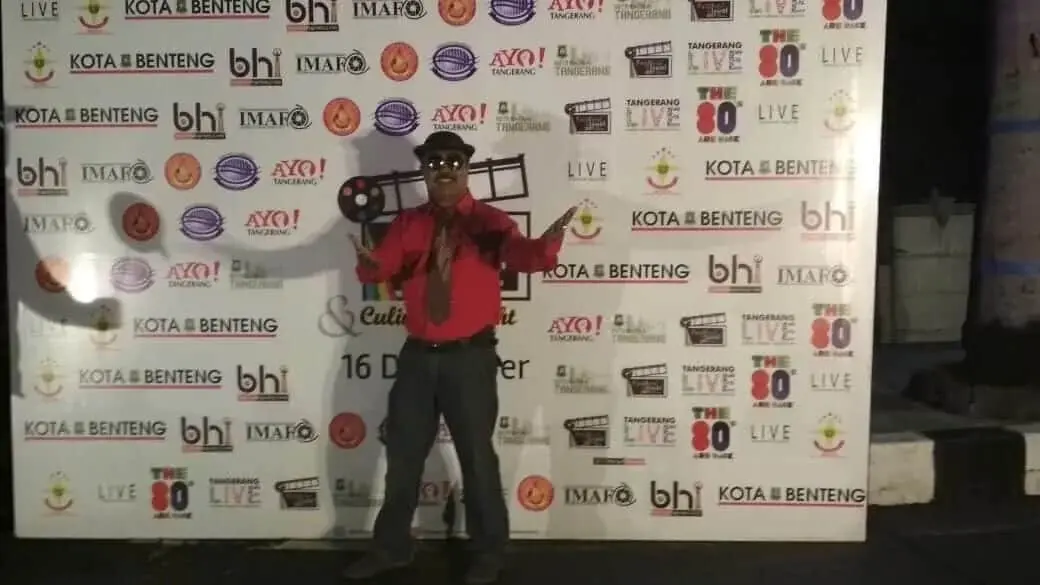 Wali Kota Tangerang Bergaya Klasik ala Sherlock Holmes di Acara Festival Visual