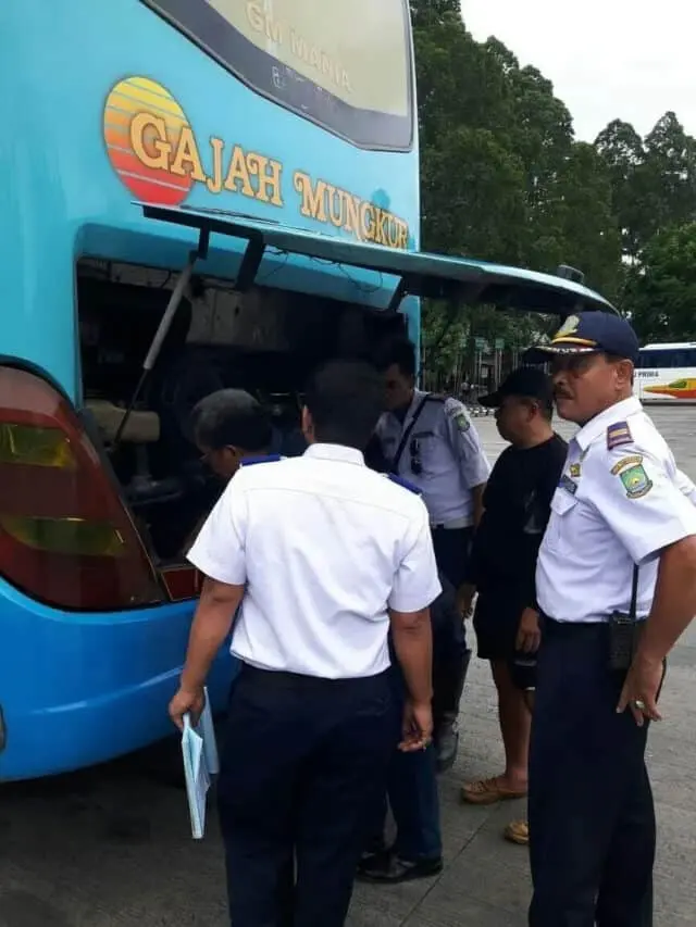 Disub Gelar Razia, Sejumlah Angkutan Umum di Kota Tangerang Tak Layak Jalan Jelang Libur Natal Disub Gelar Razia, Sejumlah Angkutan Umum di Kota Tangerang Tak Layak Jalan Jelang Libur Natal
