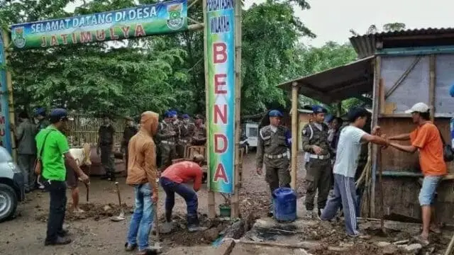 Lapak Prostitusi, di Kali Perancis Bandara Soekarno Hatta Ditertibkan Aparat Gabungan Lapak Prostitusi, di Kali Perancis Bandara Soekarno Hatta Ditertibkan Aparat Gabungan