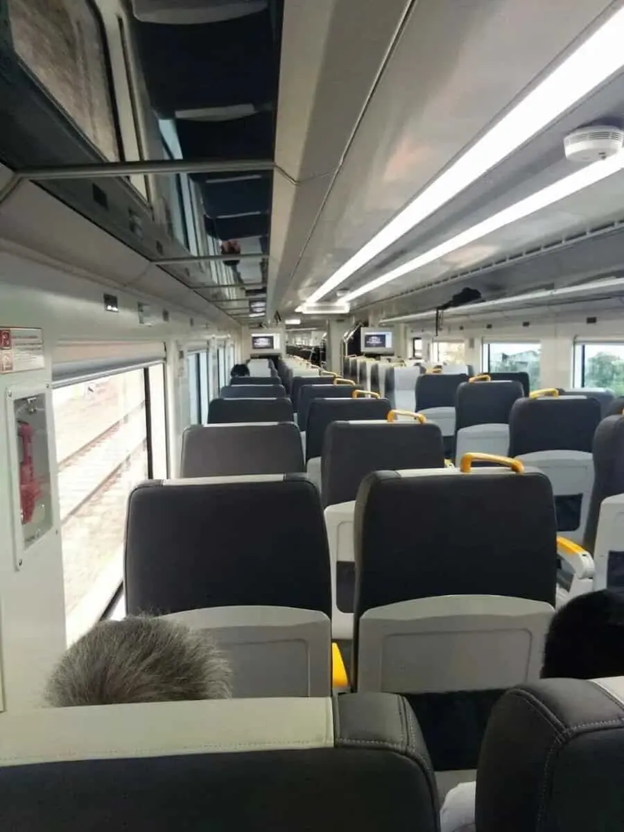 Cerita Penumpang Saat Menaiki Kereta Bandara Soetta Pelayanan Perdana