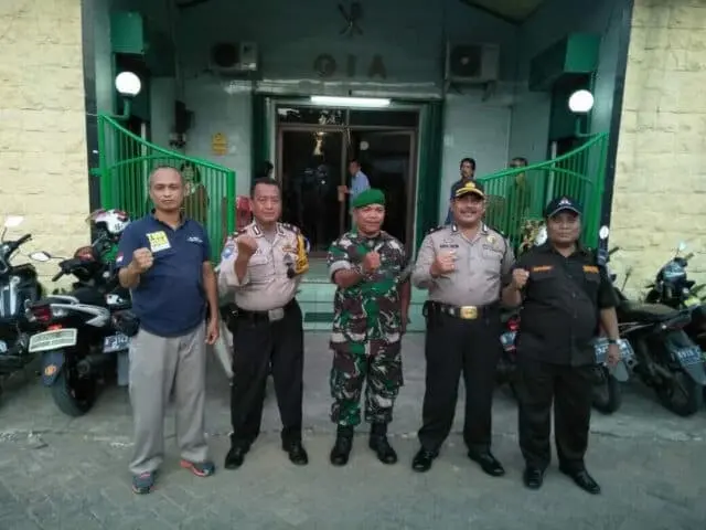 Polsek Karawaci Amankan Gereja Perayaan Natal 2017 Polsek Karawaci Amankan Gereja Perayaan Natal 2017