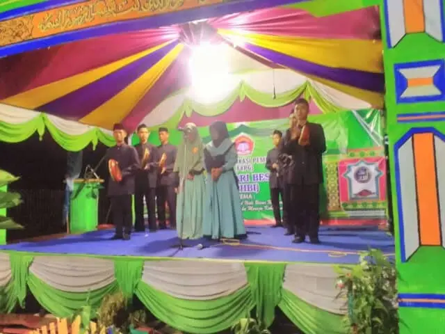 Tim Qasidah Al-Hidayah Baros Serang Rair Juara ke-3 Tim Qasidah Al-Hidayah Baros Serang Rair Juara ke-3