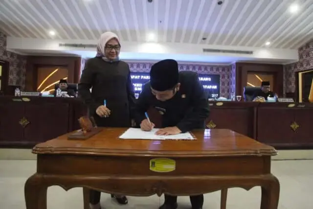 Penghujung Tahun, DPRD Sahkan 4 Raperda Kota Tangerang Penghujung Tahun, DPRD Sahkan 4 Raperda Kota Tangerang