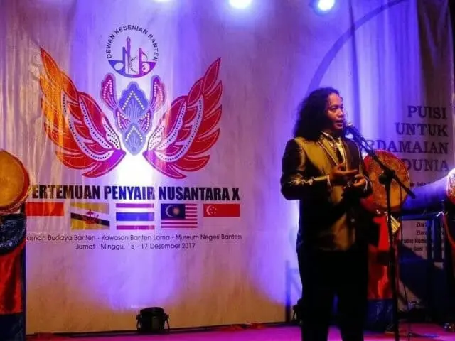 Pertemuan Penyair Nusantara X, Gol A Gong: “Saya Acungkan Jempol untuk Kerja Keras Chavchay Syaifullah” Pertemuan Penyair Nusantara X, Gol A Gong: “Saya Acungkan Jempol untuk Kerja Keras Chavchay Syaifullah”