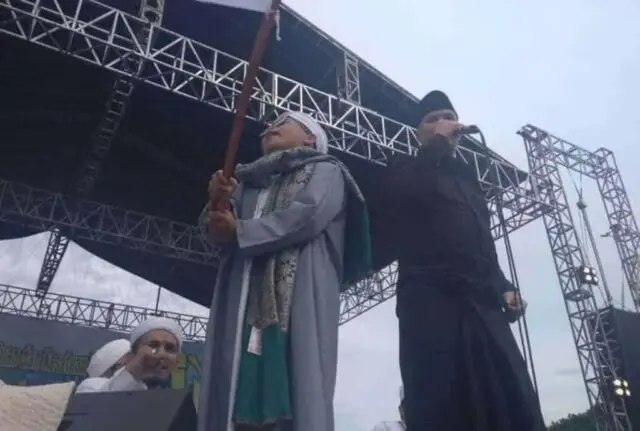 Ahmad Dhani Nyanyikan Lagu Aksi Bela Islam di Reuni 212 Ahmad Dhani Nyanyikan Lagu Aksi Bela Islam di Reuni 212
