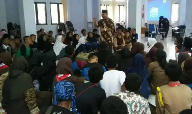 Menepis Pandangan Negatif Gerakan Pramuka Menepis Pandangan Negatif Gerakan Pramuka