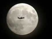 Fenomena Supermoon Berdampak pada Aktivitas Penerbangan Fenomena Supermoon Berdampak pada Aktivitas Penerbangan